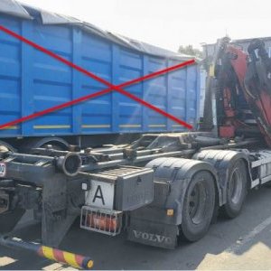 foto 6x4 hakowiec VOLVO FMX +dzwig HNJ