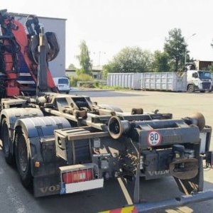 foto 6x4 hakowiec VOLVO FMX +dzwig HNJ