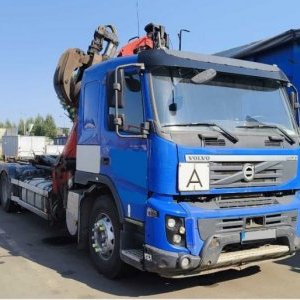 foto 6x4 hakowiec VOLVO FMX +dzwig HNJ