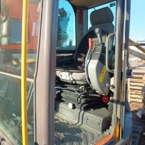 foto 9t koparka guma ofset Volvo ECR88D