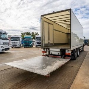 foto 6x2 Volvo FE 320 +Dhollandia 2.5t