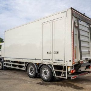 foto 6x2 Volvo FE 320 +Dhollandia 2.5t