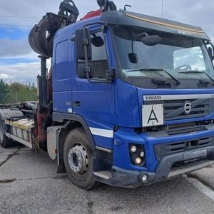 foto 6x2 hakowiec VOLVO FMX +dzwig HNJ