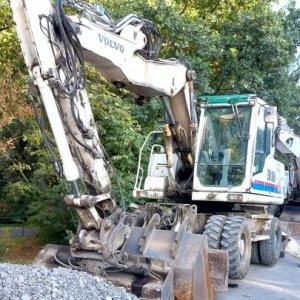 foto 18t koparka offset nogi Volvo EW160C