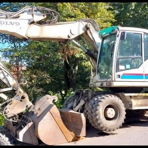 foto 18t koparka offset nogi Volvo EW160C