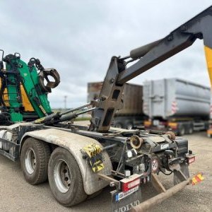 foto 6x2 hakowiec VOLVO FH +dzwig HNJ