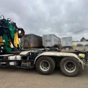 foto 6x2 hakowiec VOLVO FH +dzwig HNJ