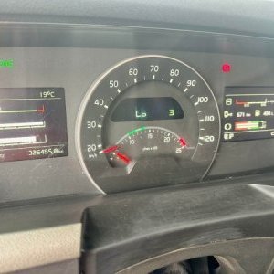 foto 6x2 hakowiec VOLVO FH +dzwig HNJ